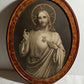 Cadre ancien, en bois et plâtre, avec une photo ancienne, JÉSUS le Coeur-Sacré.