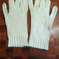 Paires de gants vintage en coton blanc.