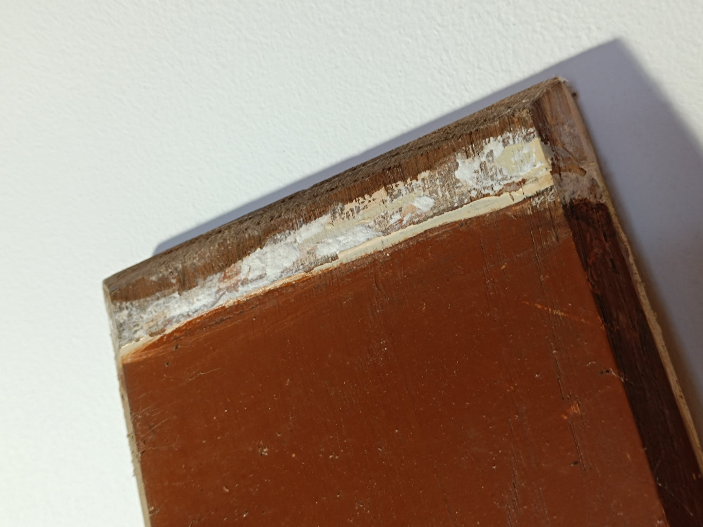 Ancienne patère d'école en acier et support en bois, année 30.
