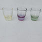 Six verres vintage de différentes couleurs pour liqueur ou digestif.