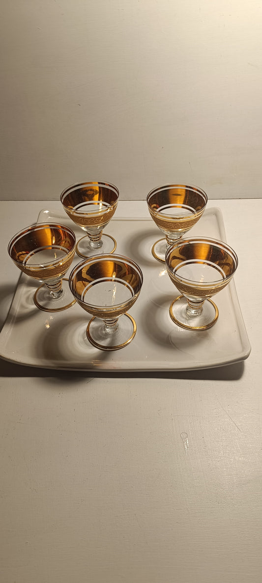 Set de cinq verres  ancien à liqueur ou champagne .