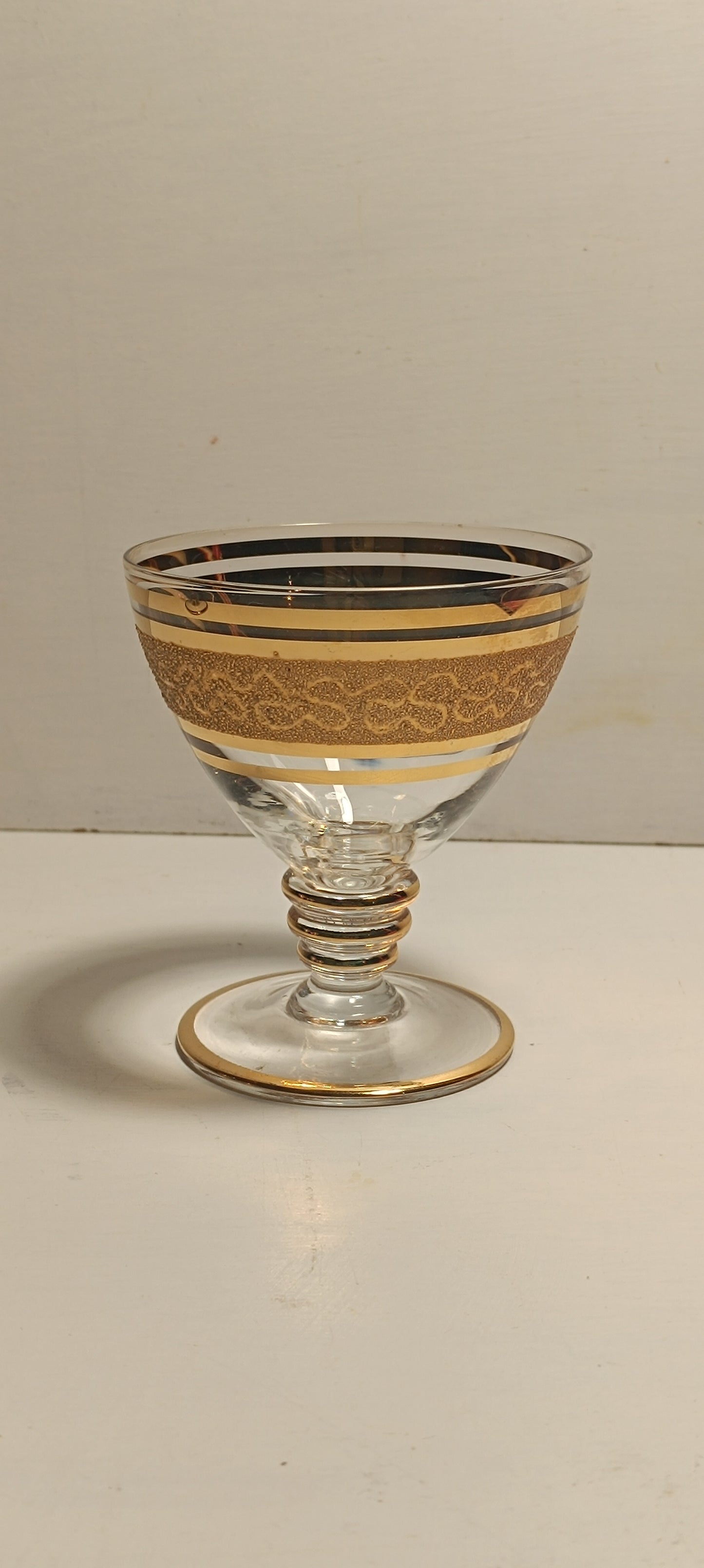 Set de cinq verres  ancien à liqueur ou champagne .