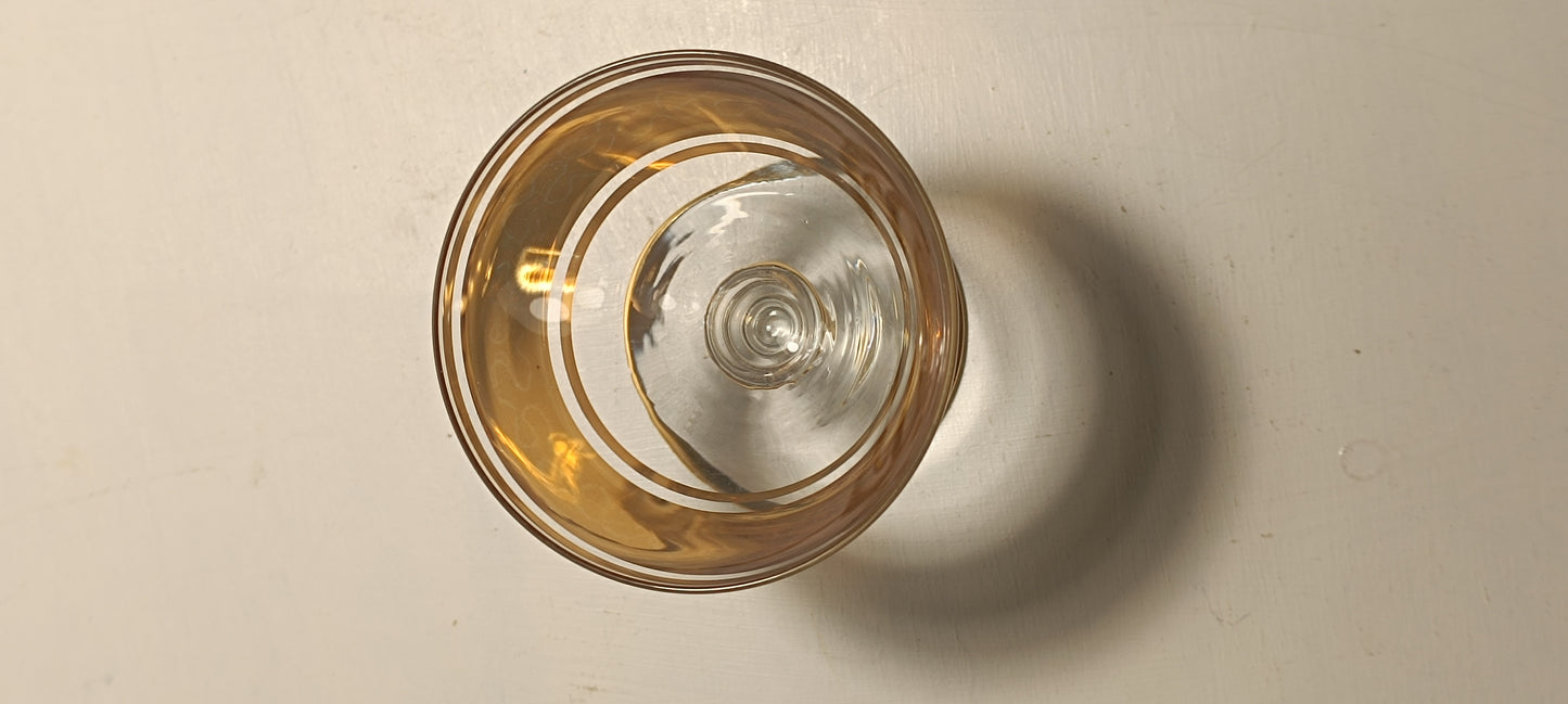 Set de cinq verres  ancien à liqueur ou champagne .