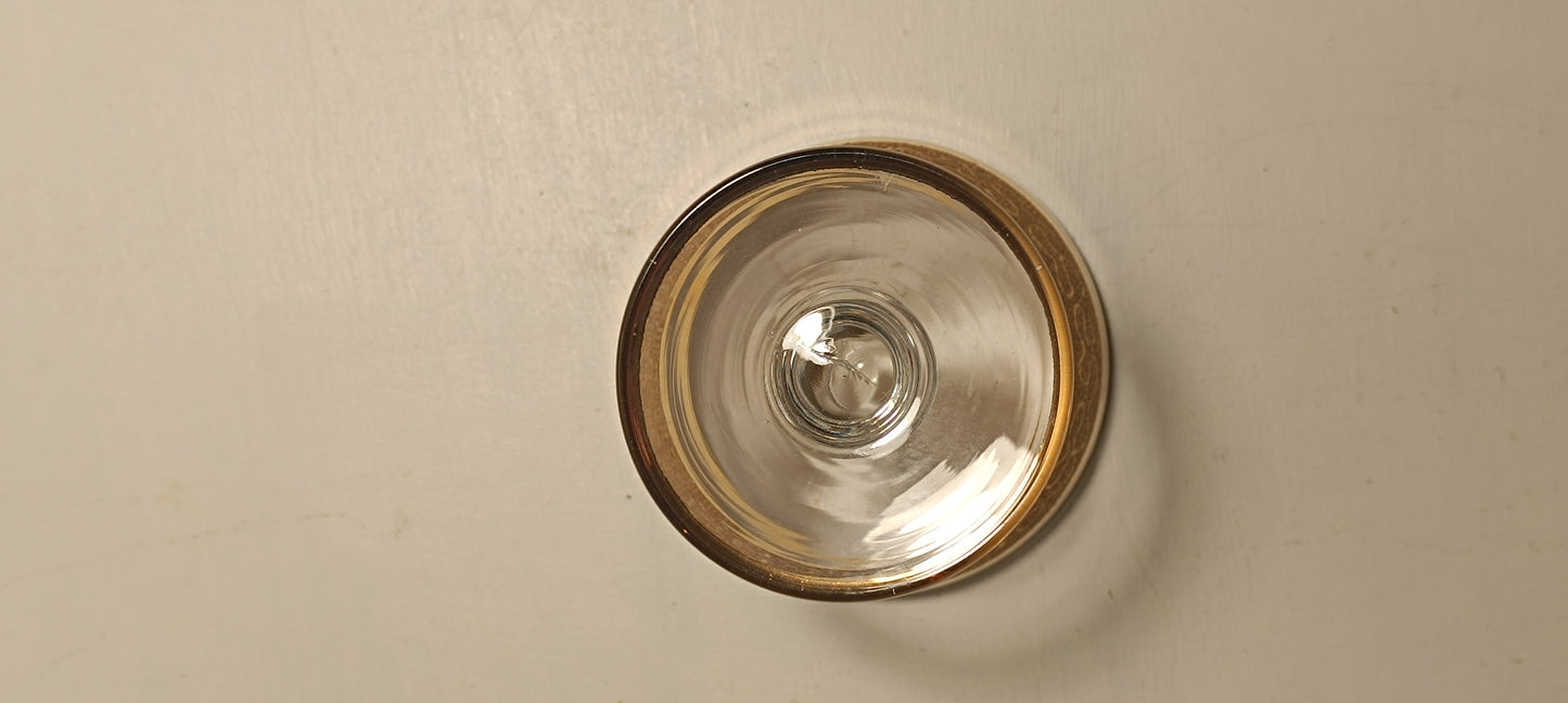 Set de cinq verres  ancien à liqueur ou champagne .