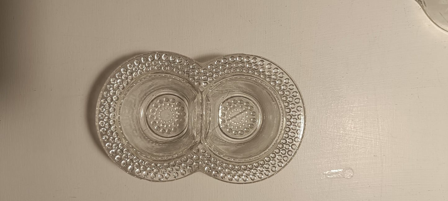 Lot de petites salières utilisées autrefois pour le sel et le poivre.