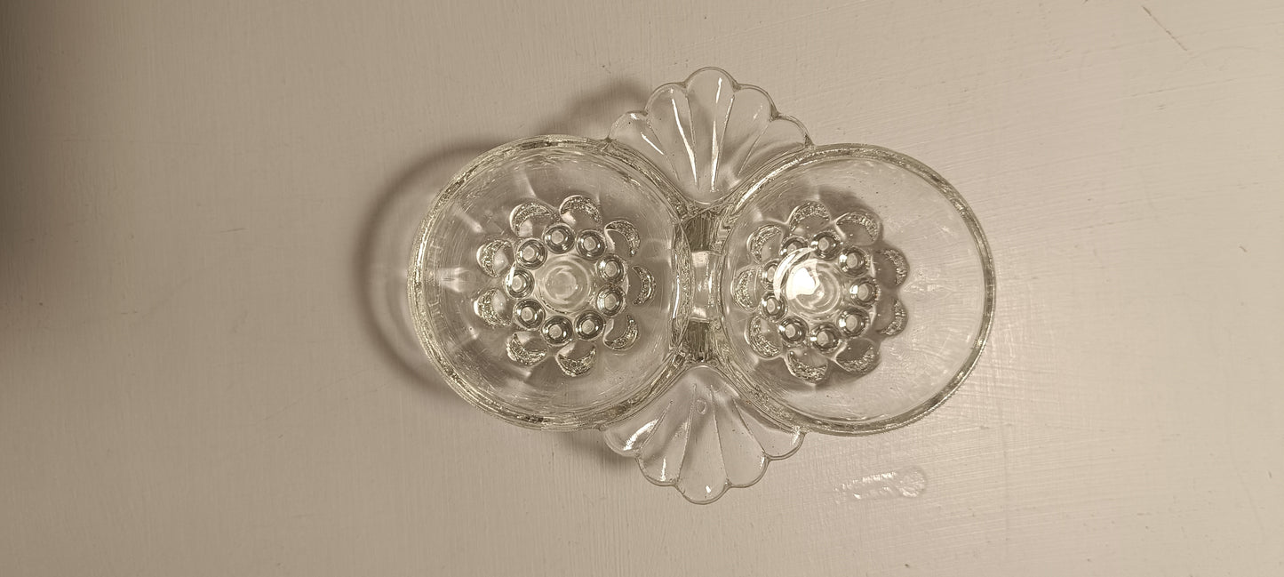 Lot de petites salières utilisées autrefois pour le sel et le poivre.