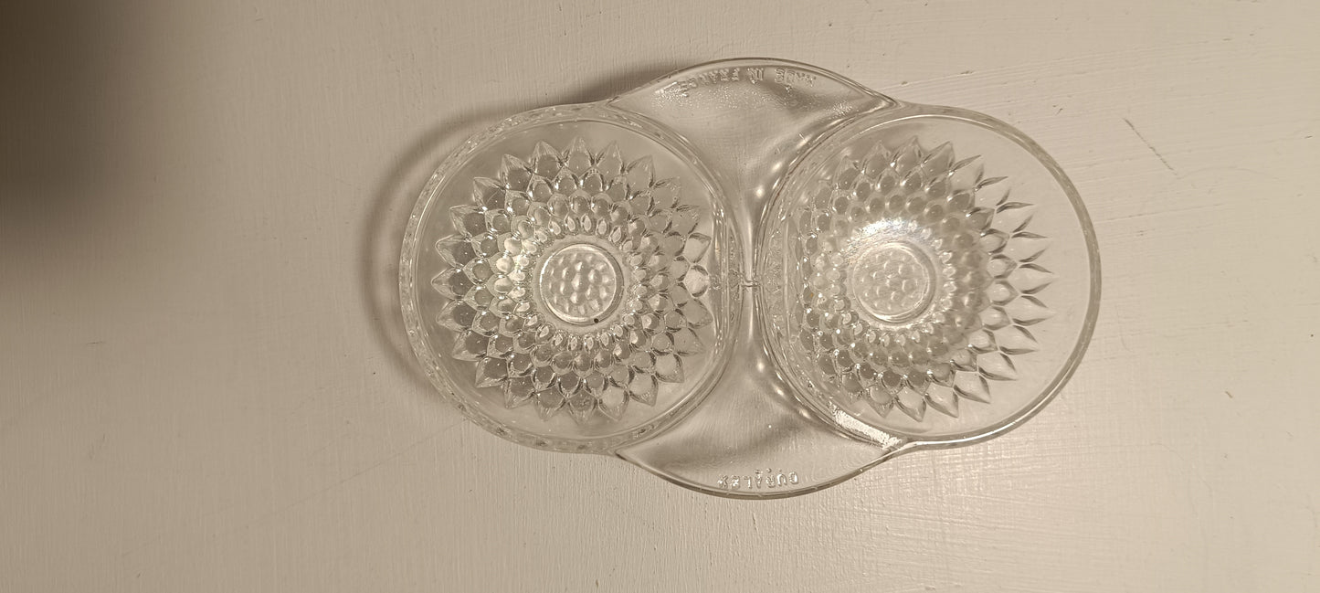 Lot de petites salières utilisées autrefois pour le sel et le poivre.