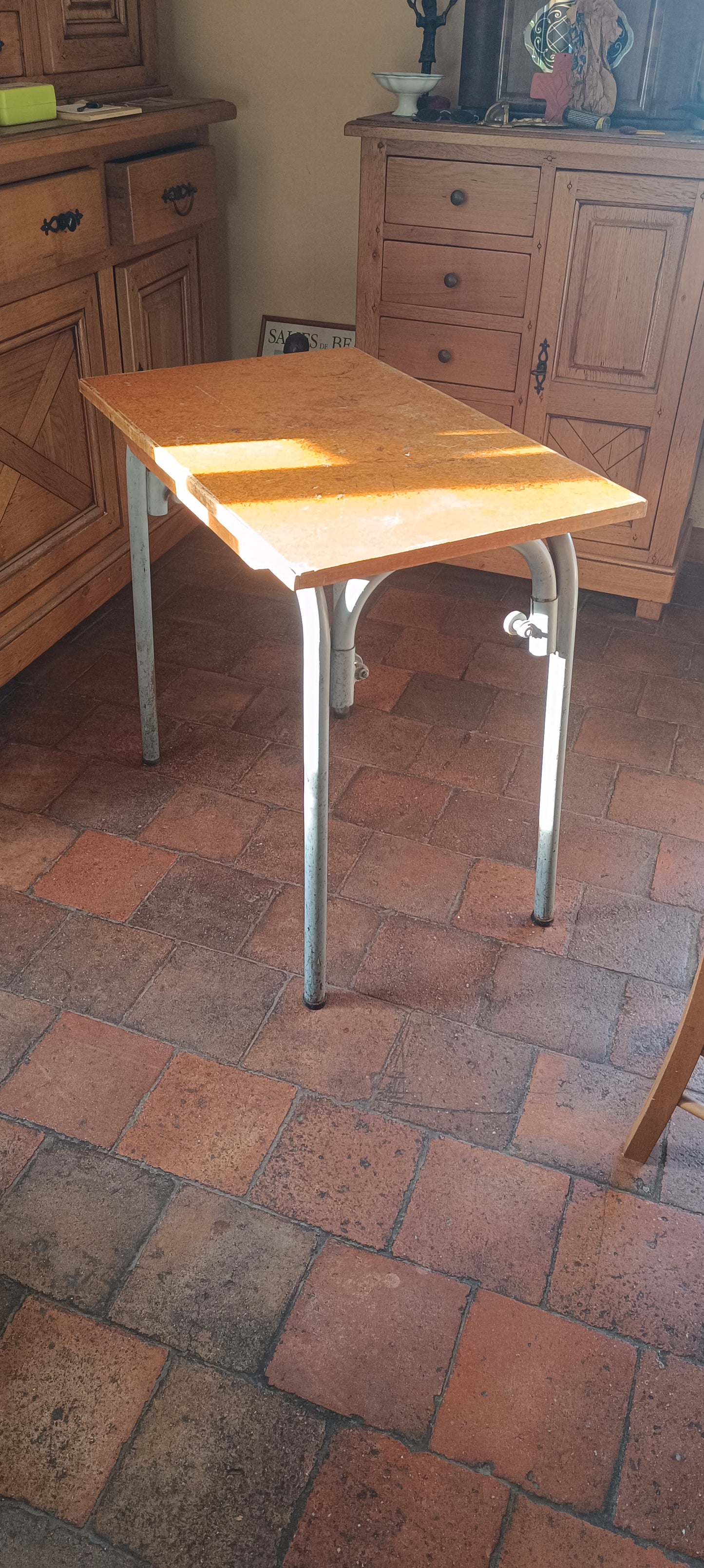 Table industriel ancienne bois et métal.