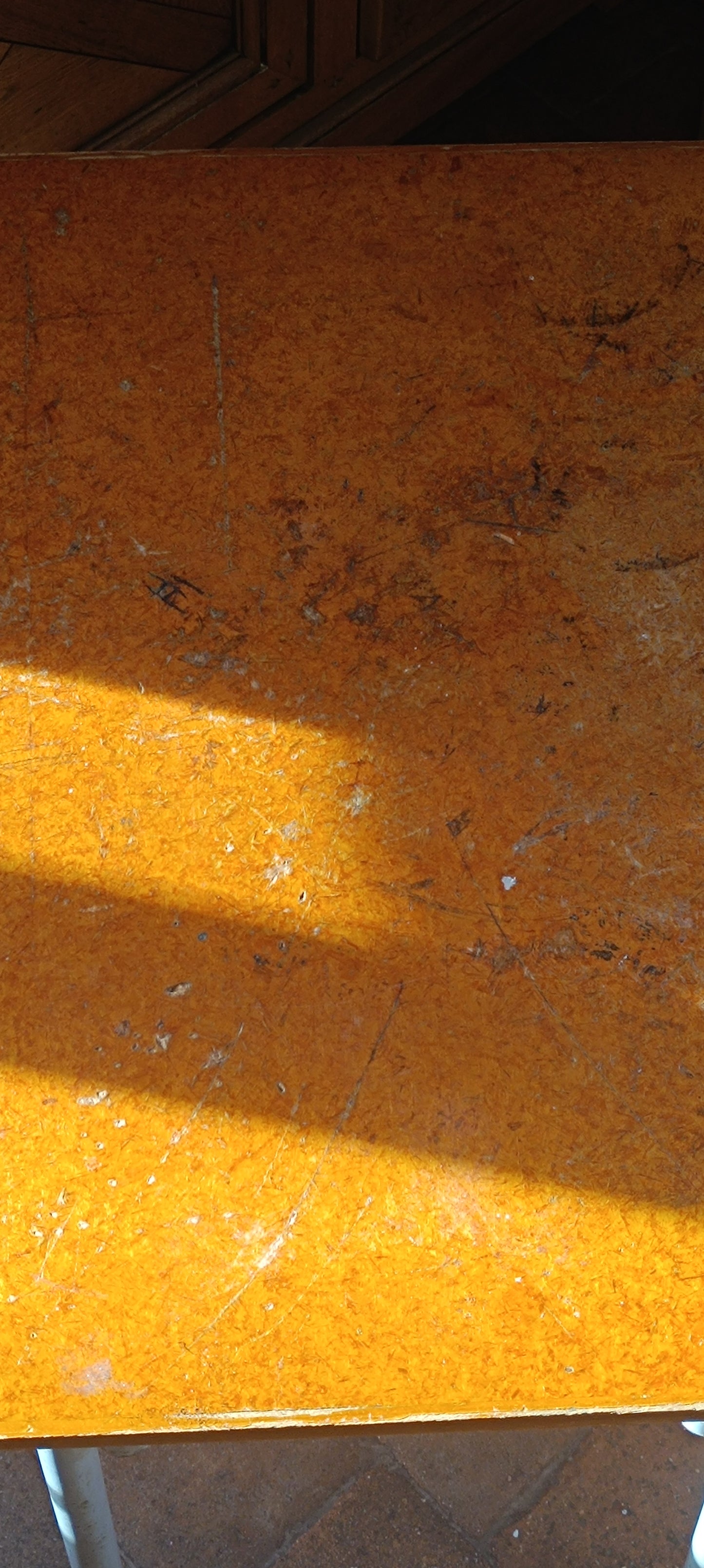 Table industriel ancienne bois et métal.