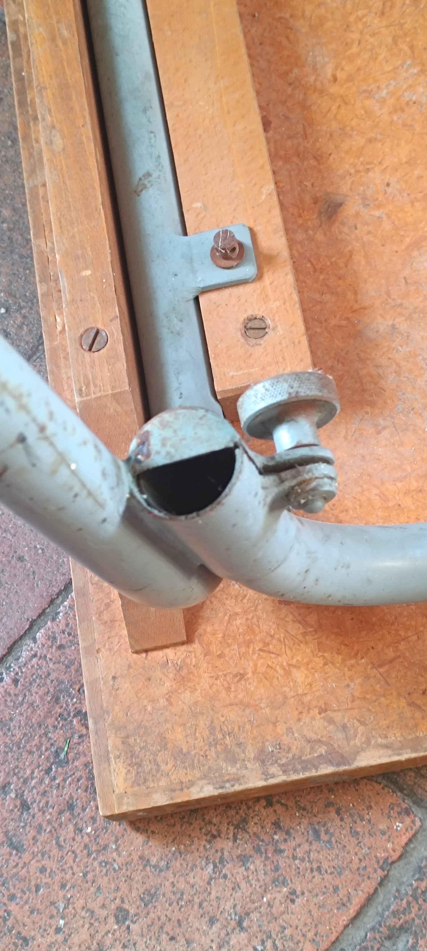 Table industriel ancienne bois et métal.