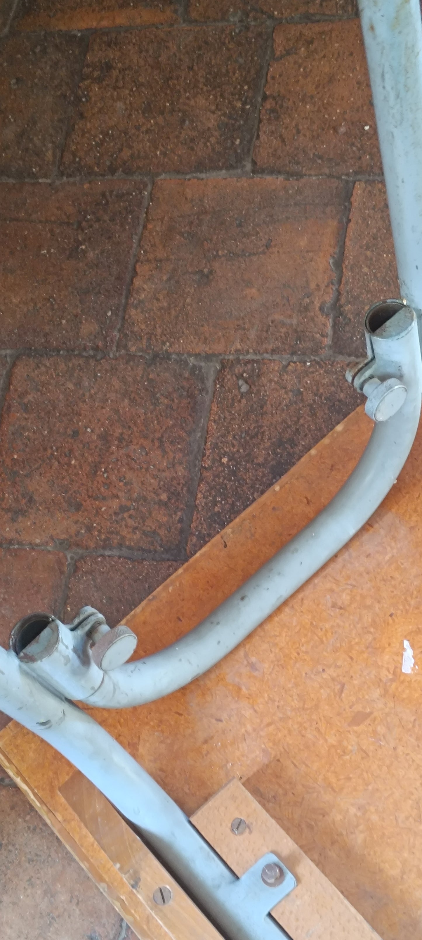 Table industriel ancienne bois et métal.