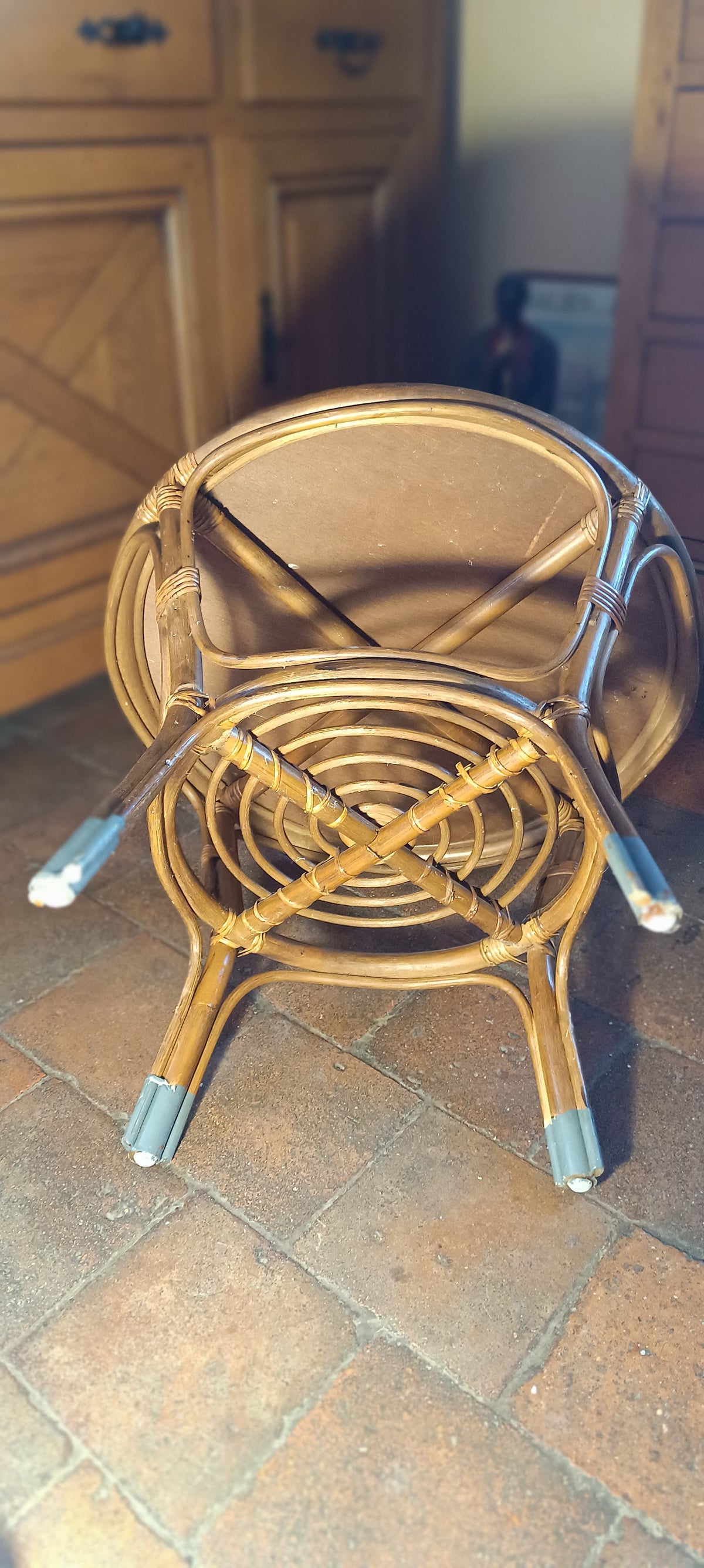 Table d'appoint vintage en rotin double plateau – style bohème