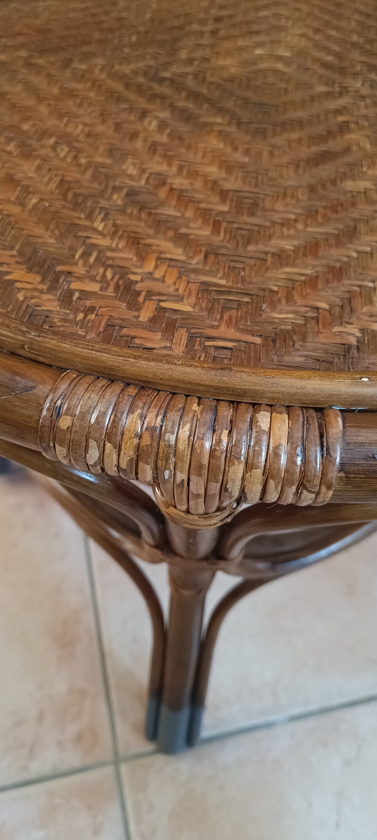 Table d'appoint vintage en rotin double plateau – style bohème