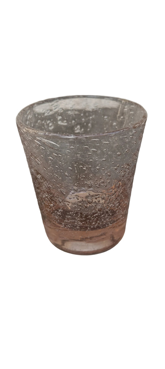Gobelet en verre soufflé rose — Style Verrerie de Biot, bulles d'air