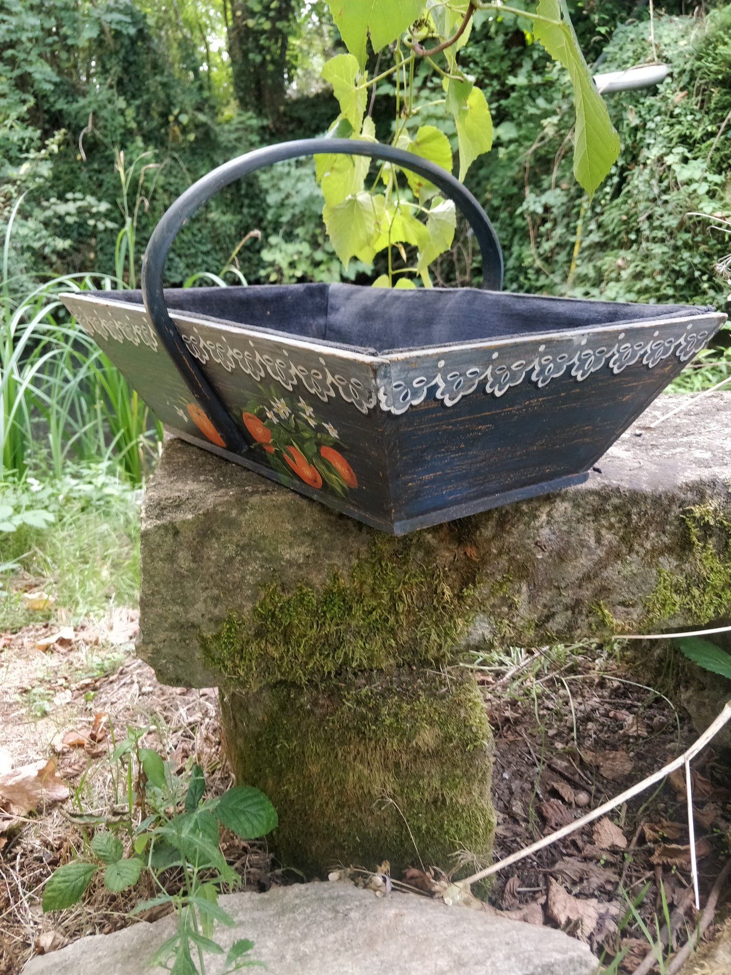 Ancien panier bois peint.