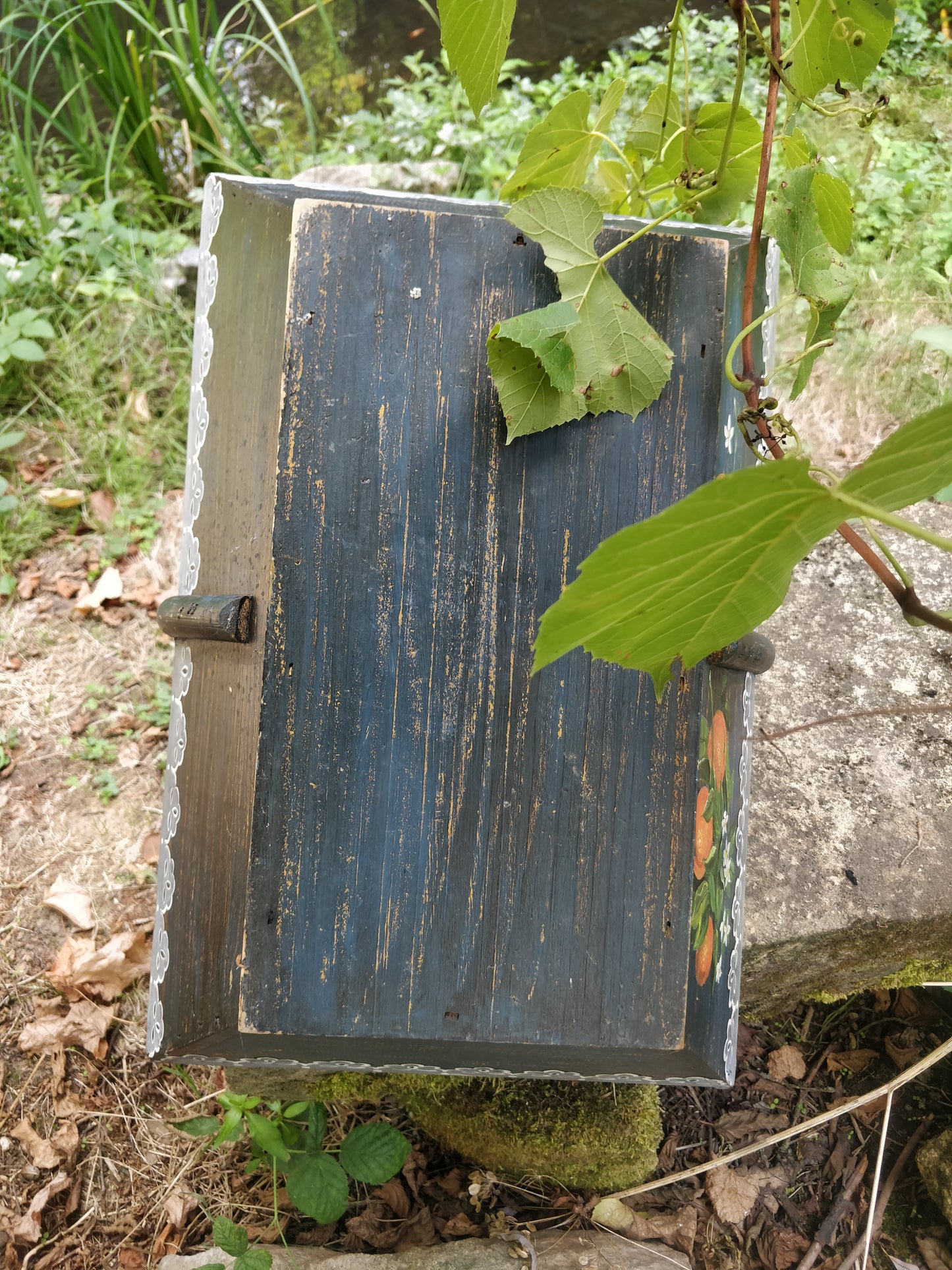Ancien panier bois peint.