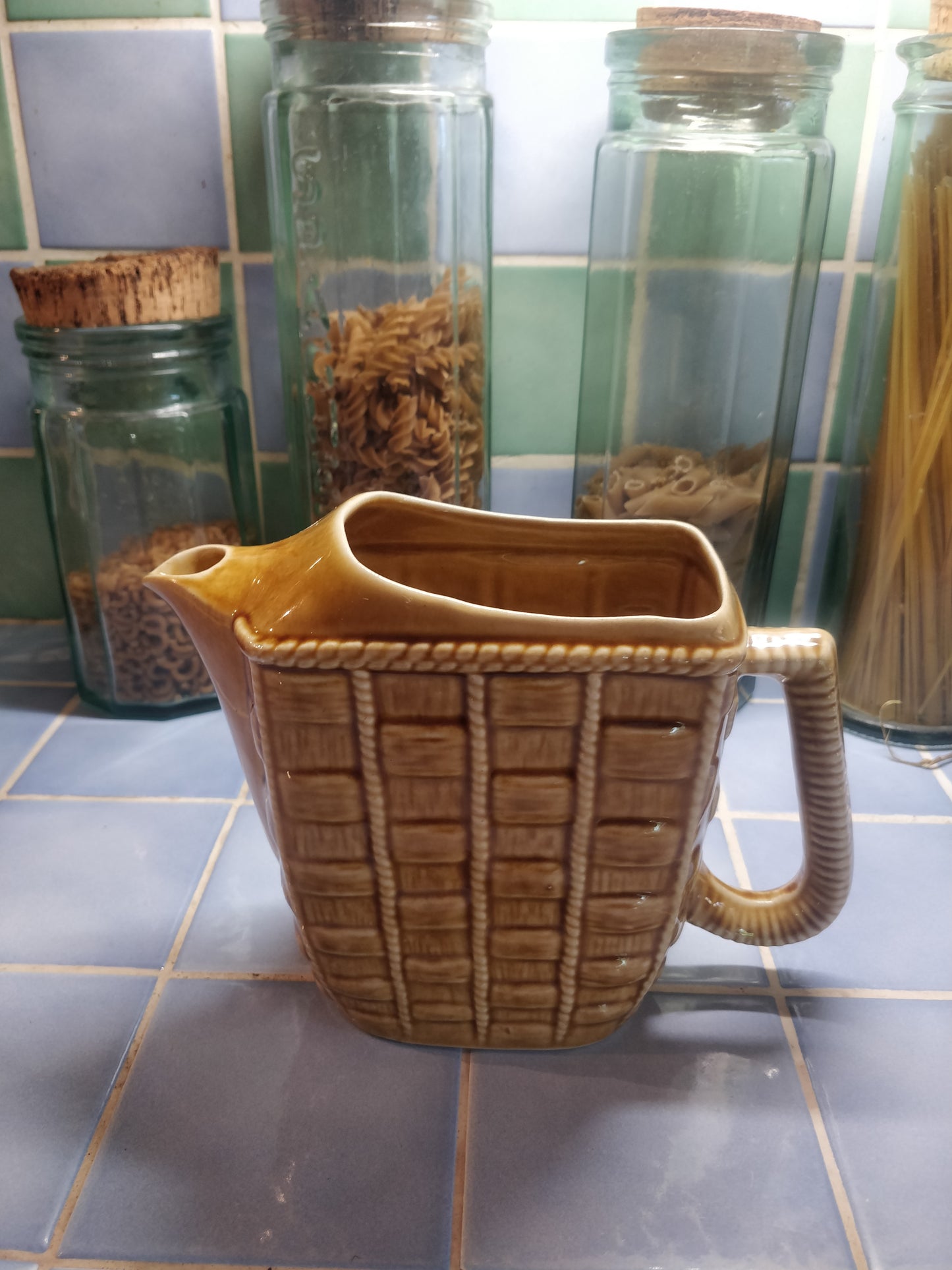 Ancien pichet en céramique