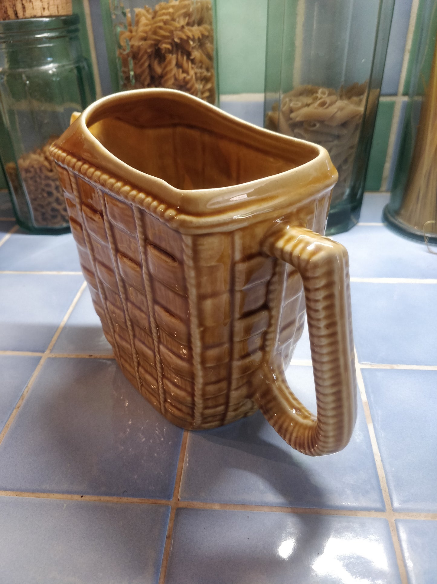 Ancien pichet en céramique