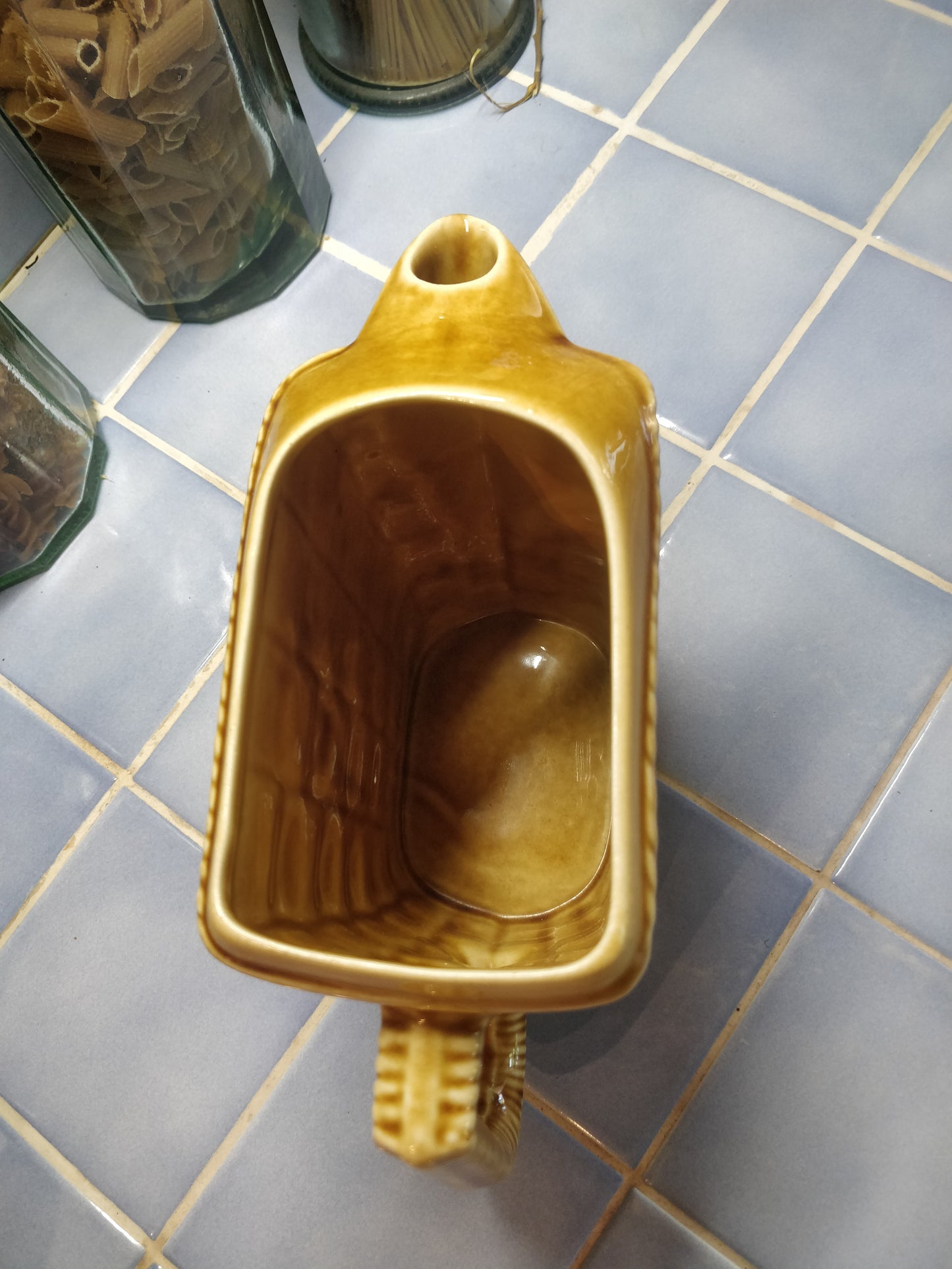 Ancien pichet en céramique