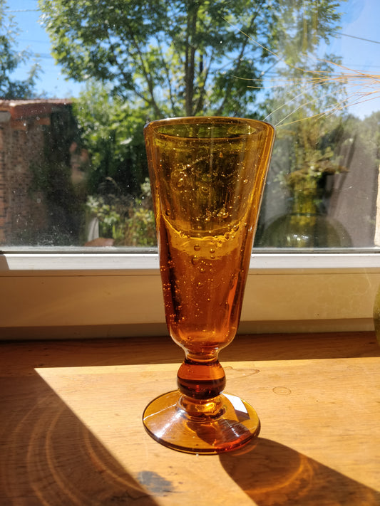 Coupe ambré soufflé à la bouche