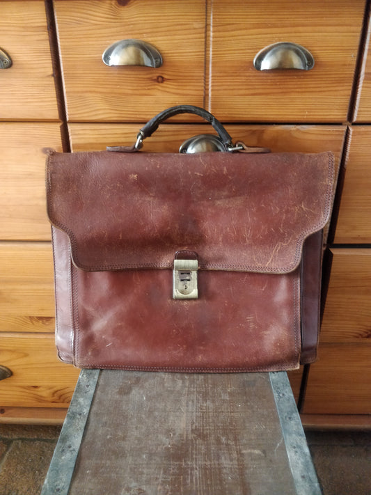 Porte-documents en cuir vieilli