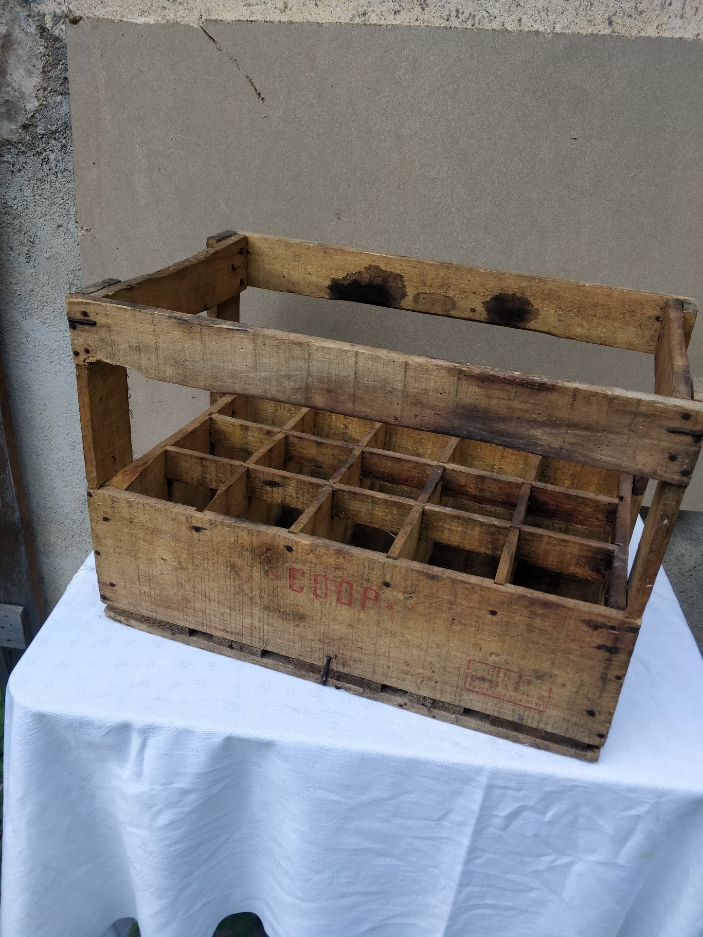 Ancien casier à bouteilles