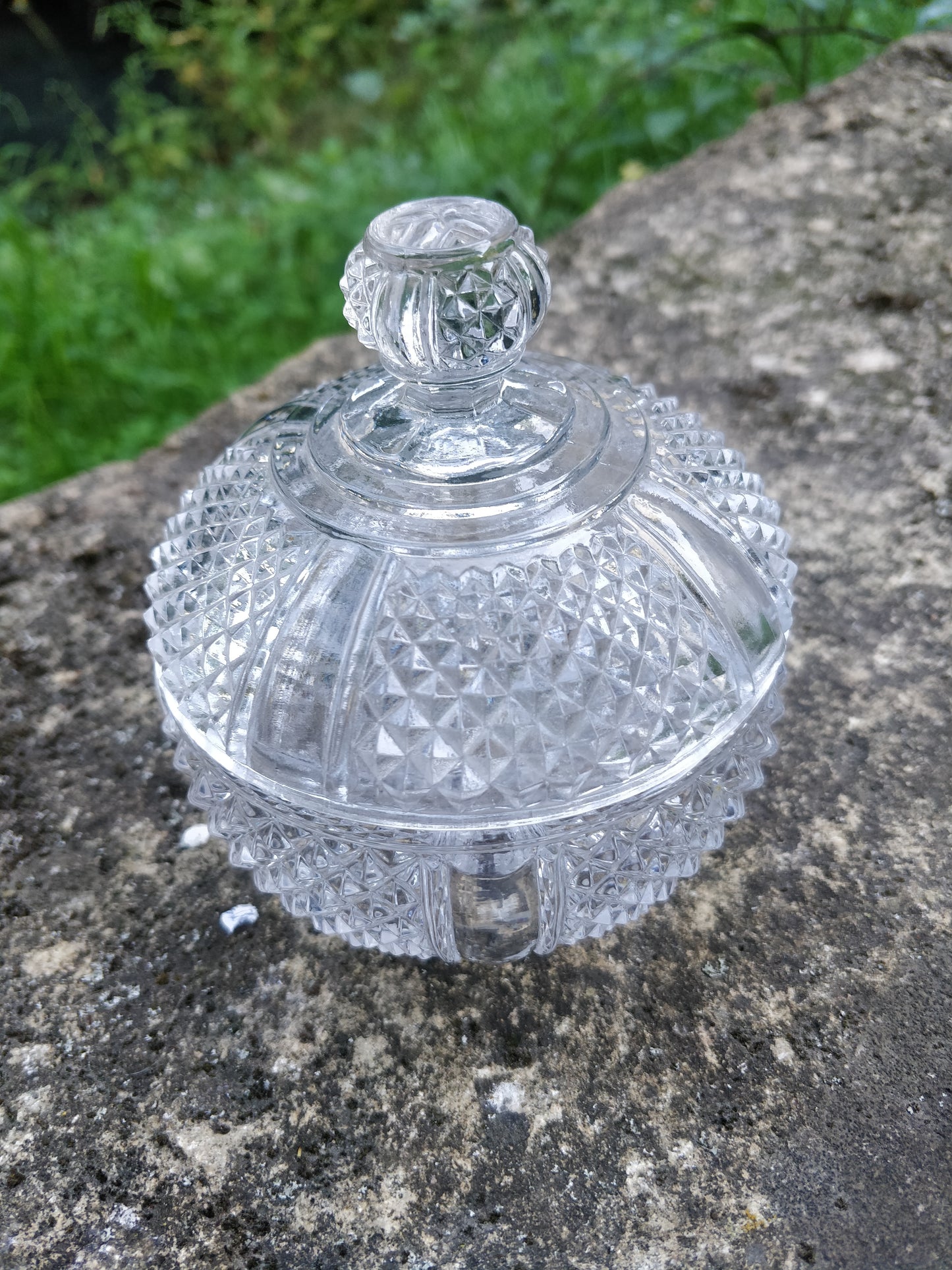 Bonbonnière en cristal ciselé
