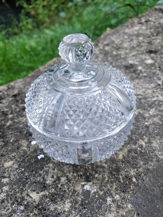 Bonbonnière en cristal ciselé