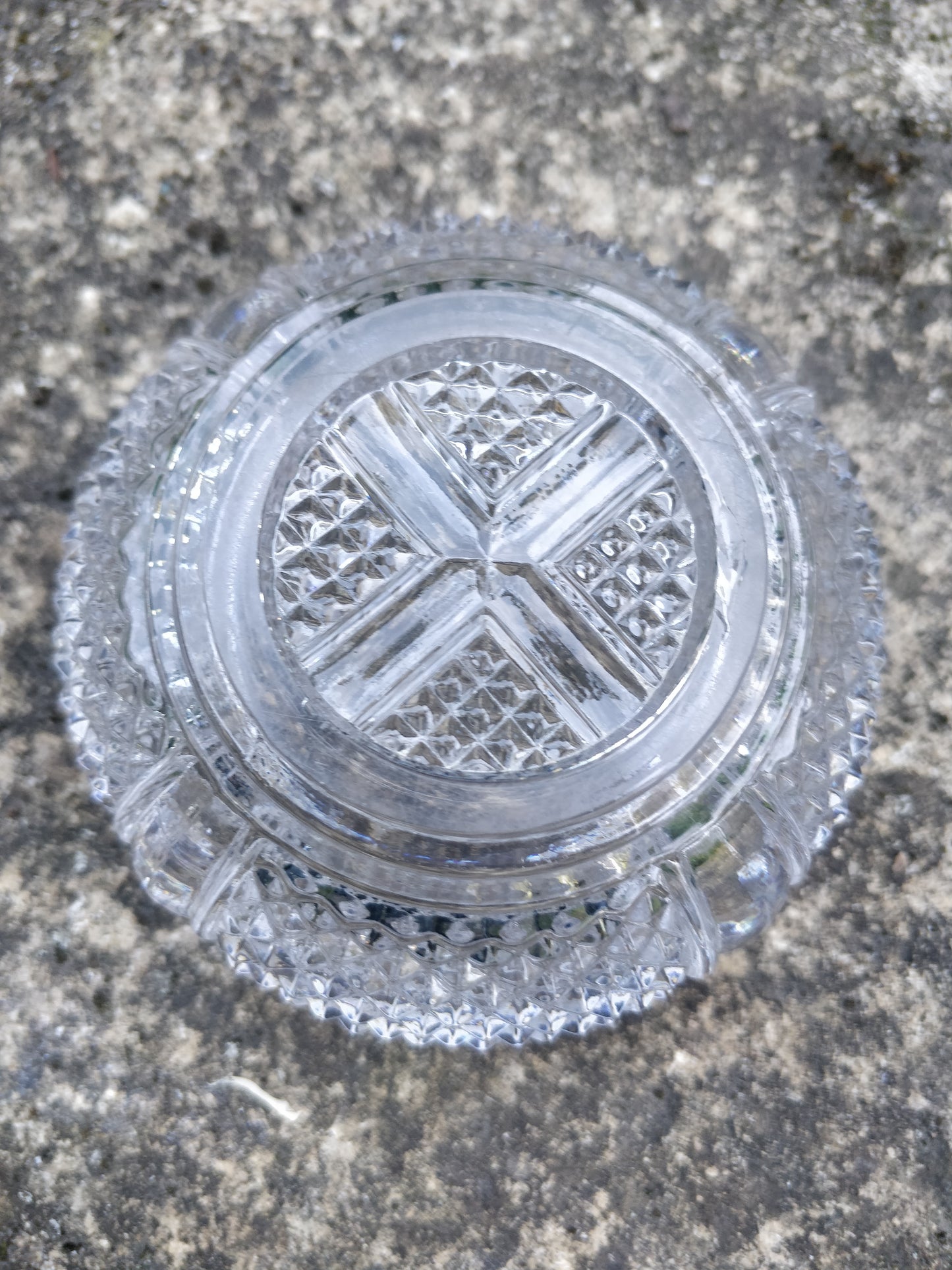 Bonbonnière en cristal ciselé