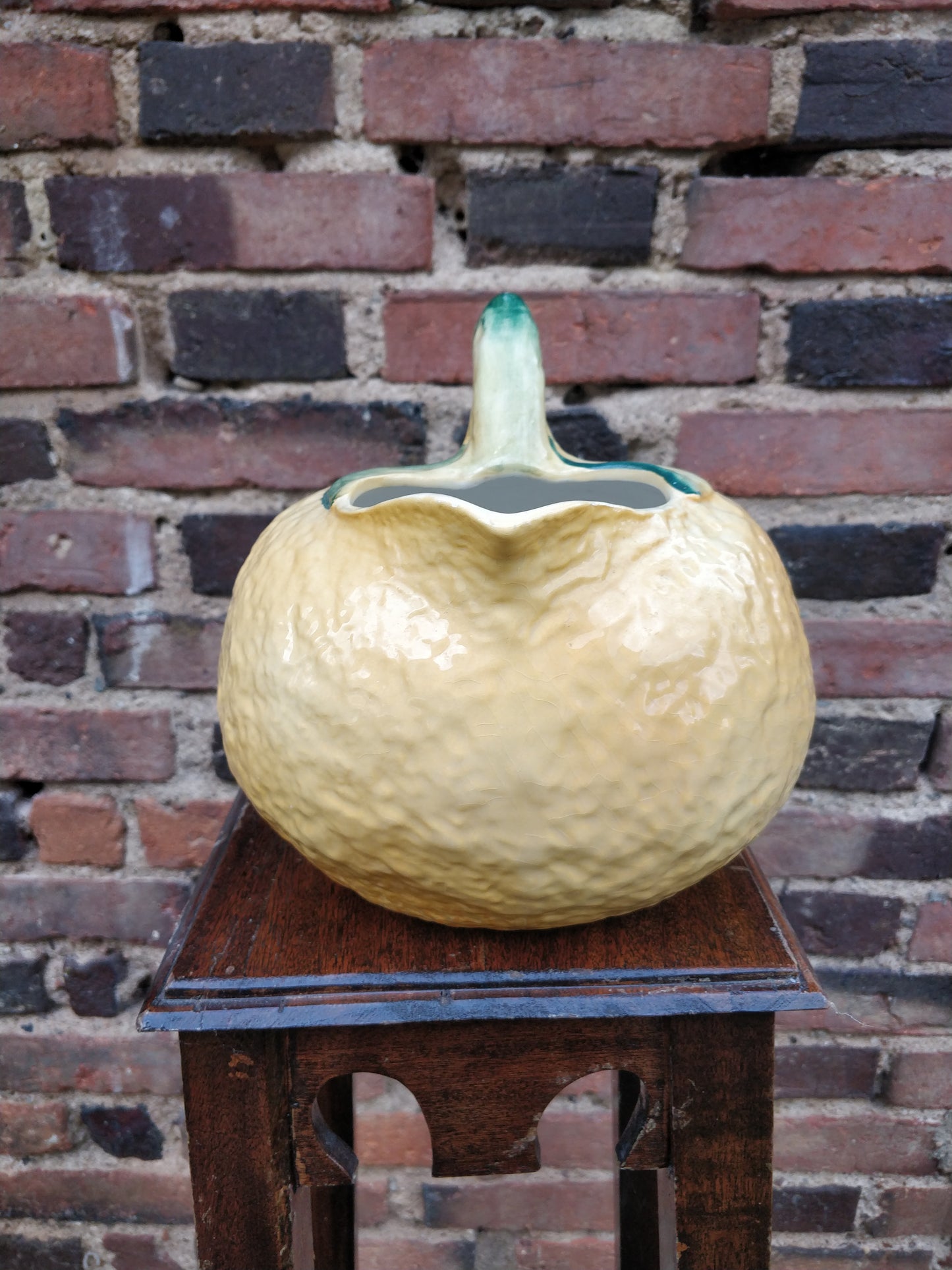 Ancien pichet barbotine citron