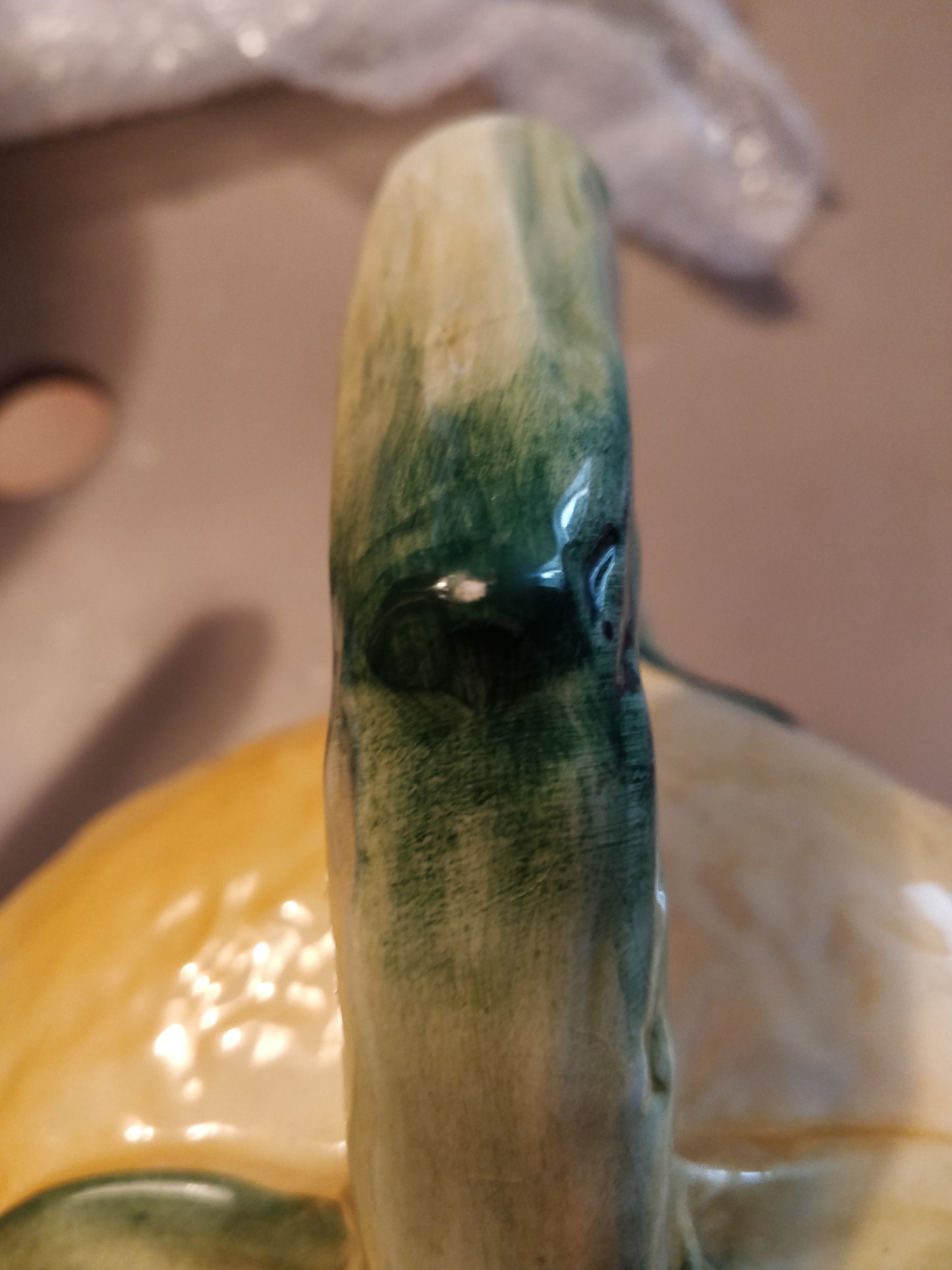 Ancien pichet barbotine citron