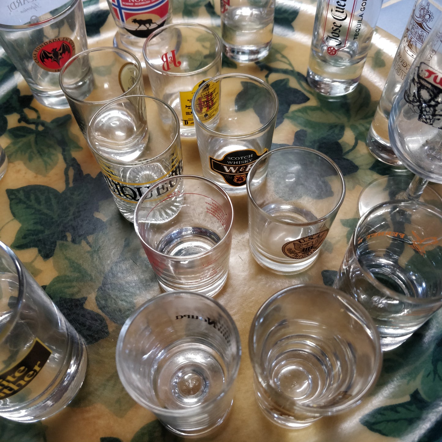 Lot de verres-shooter vintage.
