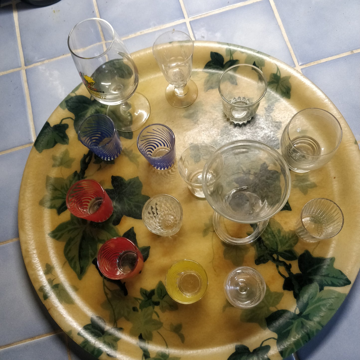 Lot de verres-shooter vintage.