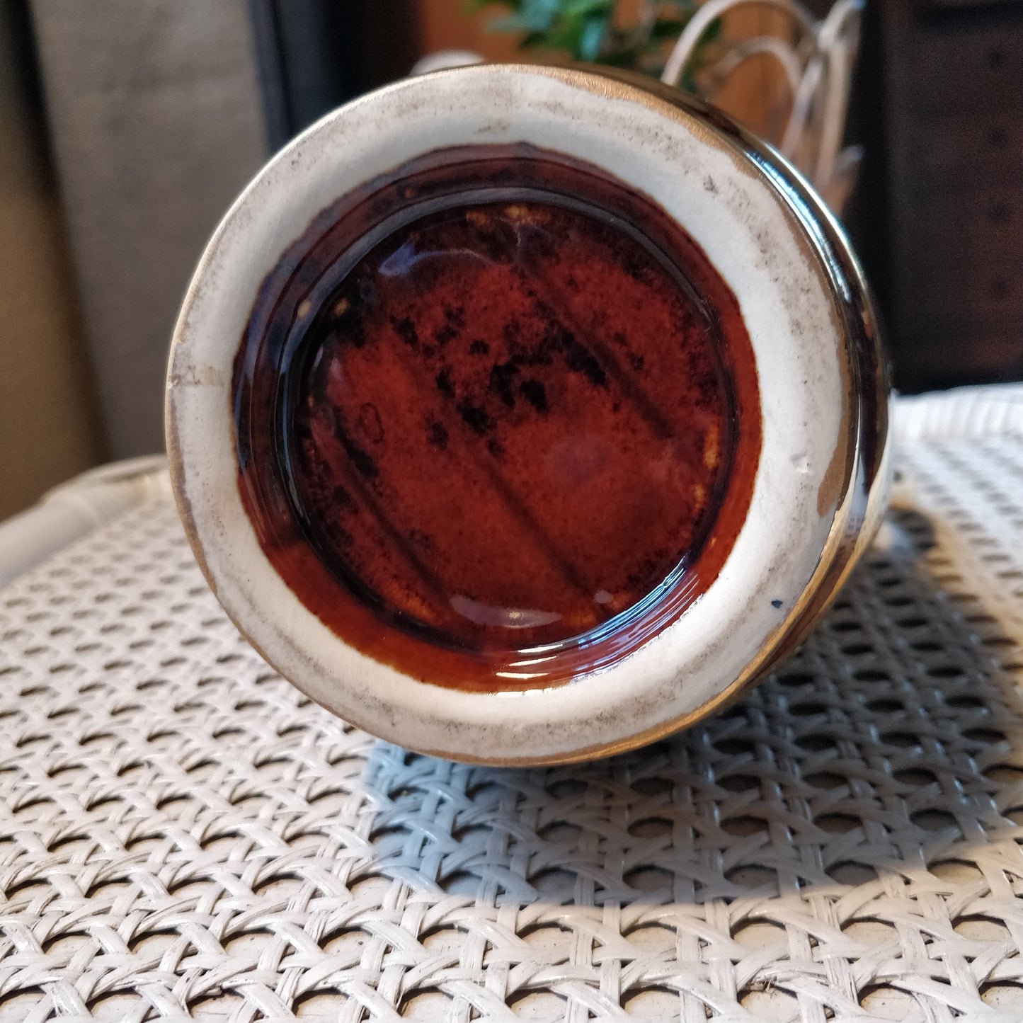 Pichet à vin céramique forme tonneaux.